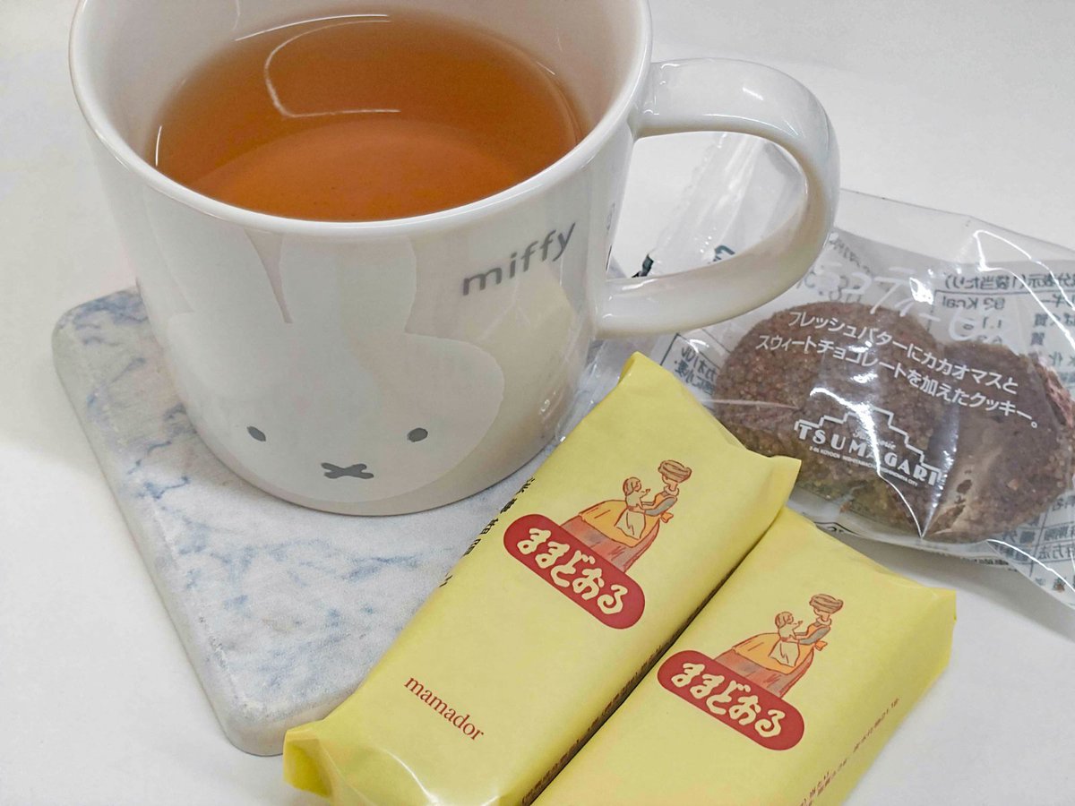 Day_Delight's tweet photo. 今日はお土産のお菓子が勢ぞろい🍪
休憩時間の楽しみが増えました😊
どれから食べようか迷っています。 https://t.co/JEQ9SP8RMH
