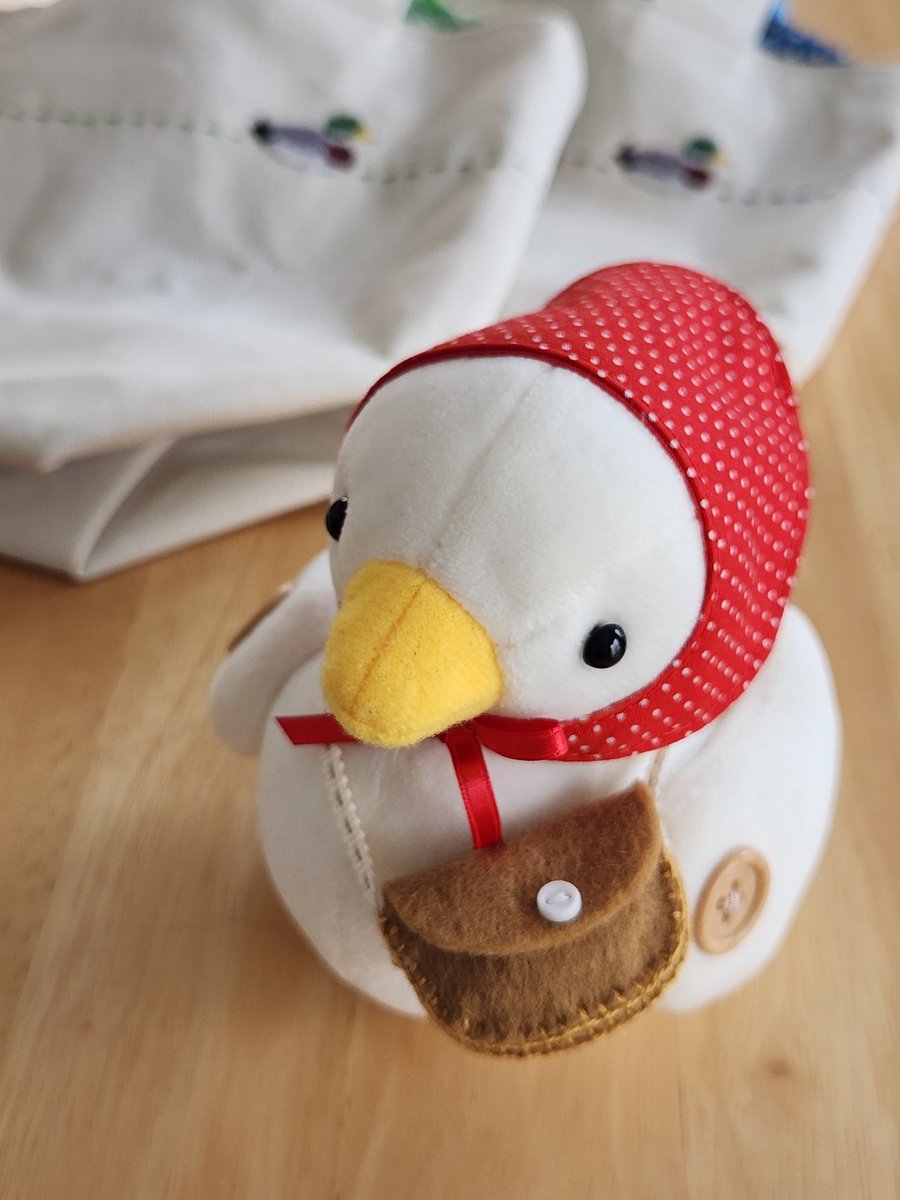 kotorito11desu's tweet photo. ギリギリですが、イベント出店します！

🦆アート&amp;てづくりバザールin姫路 vol.3
🦆7月11日(土)のみ
🦆10:00～17:00
🦆アクリエひめじ 展示場
🦆ブースNo. T-26

まがも刺繍バッグや、あひるぬいぐるみのおめかしグッズがおNEWでございます。
よろしくお願いいたします！ https://t.co/2NjdAZ3e1s