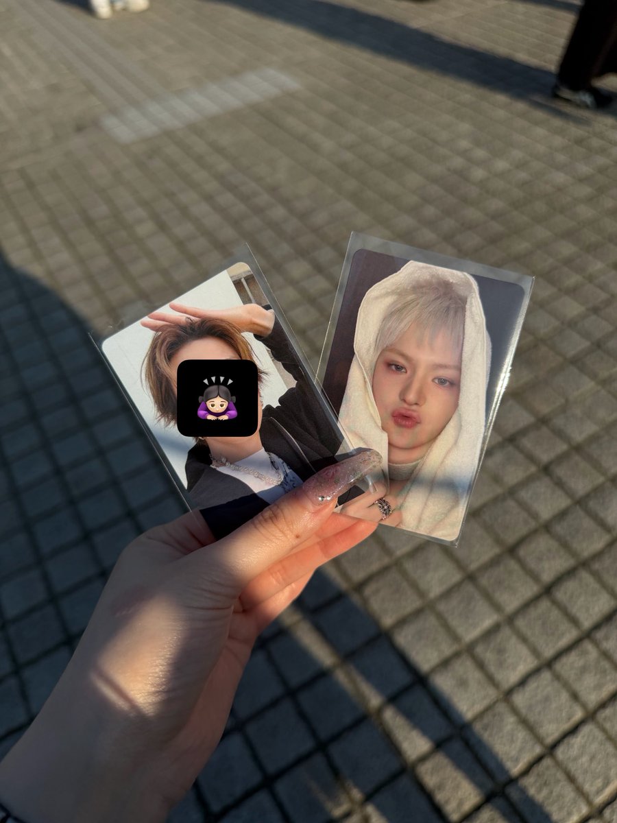 lzei___s2's tweet photo. treasure 8000円 特典 トレカ

求 ジフン

讓 ヨシ

大阪城ホール会場手渡し優先 https://t.co/yOmxUv7F1M