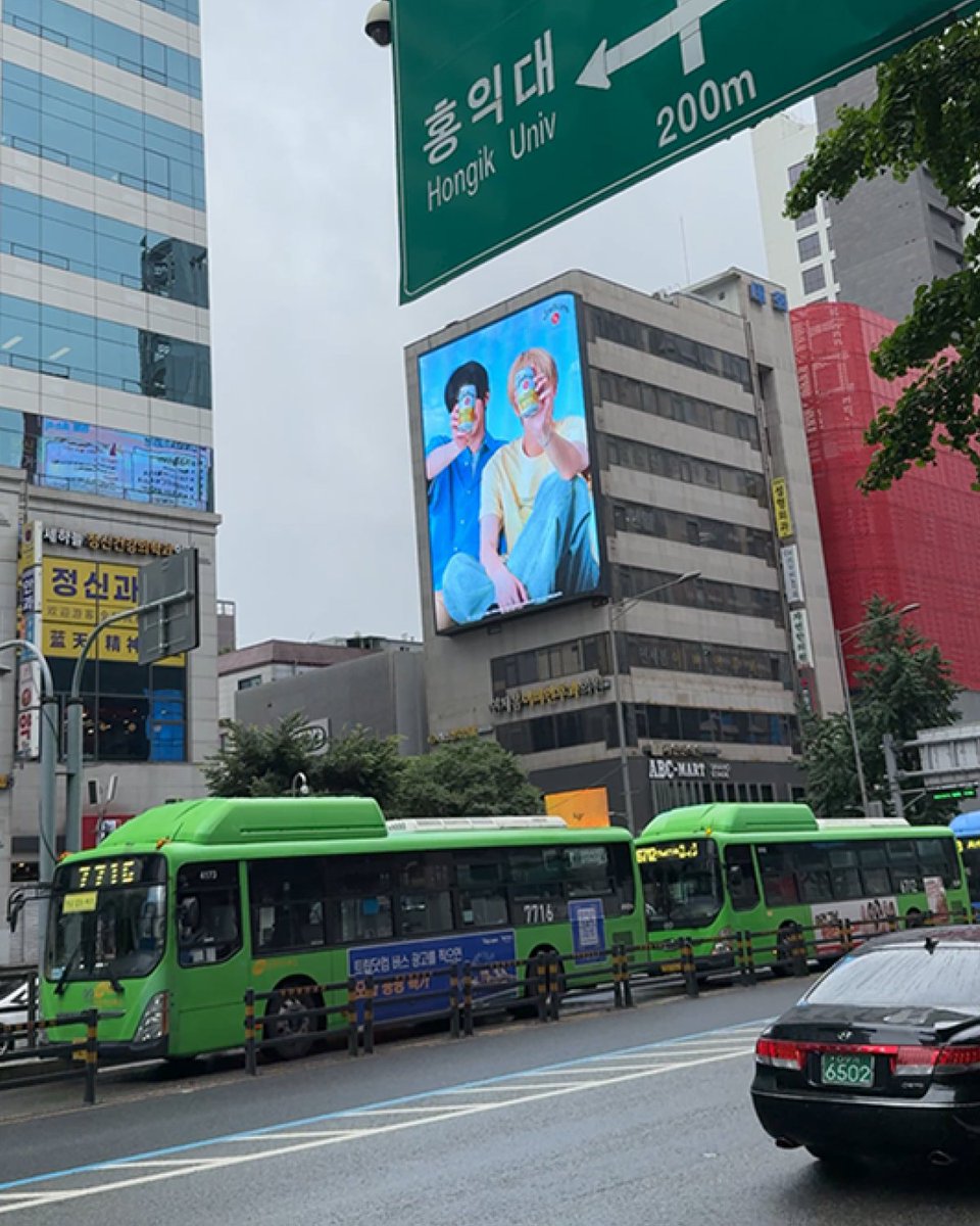 nomoneytaku's tweet photo. 지금 홍대 이거뭐냐 리쿠 사쿠야 아님 저거? 쥰나 닮앗어 ㅅㅂ https://t.co/JQSvj2TgQh