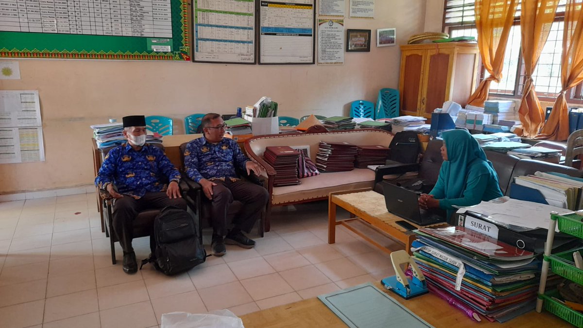ardha_sys's tweet photo. 17062026.....Pembinaan Sekolah Adiwiyata ke SDN 001 dan SMPN 1 Pangean di Kecamatan Pangean #adiwiyata https://t.co/ieAVORDC2c