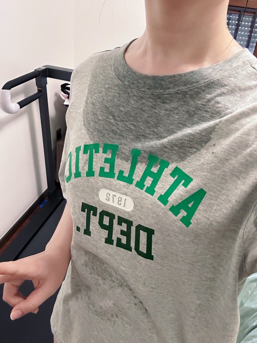 BastaNicola's tweet photo. Building a new hobby this fall Pick up watercolor – it’s fun, meditative, and you’ll end up with cute little art pieces! https://t.co/22TtdQBhln