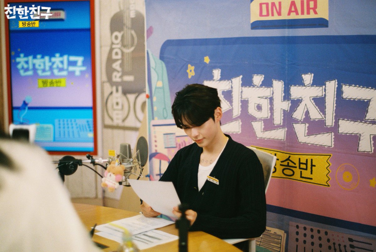 mbcbf_bf's tweet photo. 스케치북 드는 디제이💥충격💥진짜계심💗 https://t.co/hkNIARzmj0 https://t.co/wX6vEvYhgG