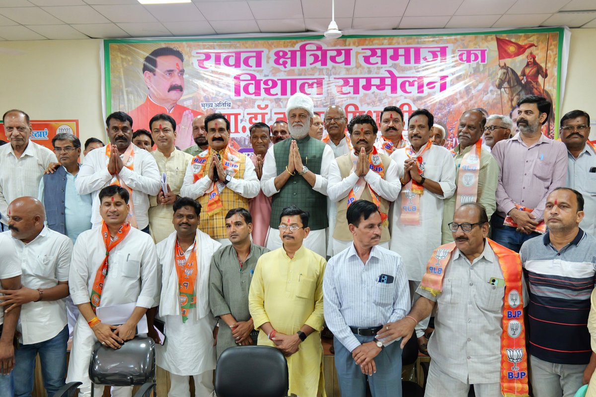 drnarottammisra's tweet photo. भारतीय जनता पार्टी, दतिया जिला कार्यालय में आयोजित कोर कमेटी की  महत्वपूर्ण बैठक में सम्मिलित हुआ।
बैठक में संगठन की रीति-नीति, आगामी कार्यक्रमों एवं सेवा के संकल्प को और अधिक सशक्त बनाने पर सार्थक चर्चा हुई। इस अवसर पर जिलाध्यक्ष श्री रघुवीर सिंह कुशवाहा जी,श्री शैतान सिंह बघेल जी  प्रभारी, श्री राजेश झसया जी, श्री राधाकांत अग्रवाल जी, श्री गुरू शरण गुस्ता जी, प्रशांत ढेंगुला जी नगरपालिका पालिका अध्यक्ष, श्री विपिन गोस्वामी जी, श्री कमलेश अहिरवार जी नगर परिषद अध्यक्ष बड़ौनी जी सहित देवतुल्य कार्यकर्ता बंधुओं के उत्साह और समर्पण ने नई ऊर्जा का संचार किया।
हम सभी संगठन को नई ऊंचाइयों तक पहुंचाने एवं जनसेवा के संकल्प को और अधिक दृढ़ता के साथ आगे बढ़ाने के लिए संकल्पित हैं।
@BJP4MP @BJP4India