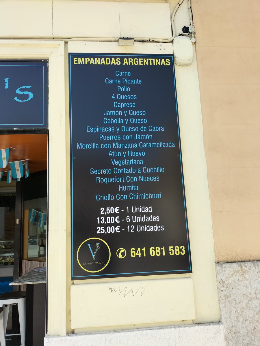 miqu3lm0la's tweet photo. El juliol de 2025, l'Ajuntament de la Ràpita @ajlarapita em va prometre per escrit que la Policia Local faria inspeccions lingüístiques al comerç.

Abans vaig registrar 20 casos flagrants de retolació únicament en castellà i en algun cas ni tan sols m'entenien.

He esperat massa! https://t.co/jIk2INSRWT