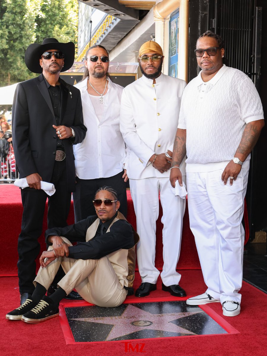 FirebarzzzCom's tweet photo. 📸 Bone Thugs-N-Harmony received a star on the Hollywood Walk of Fame.
#teamparieur #hiphop #Cleveland https://t.co/IvmqAPJ4Dz