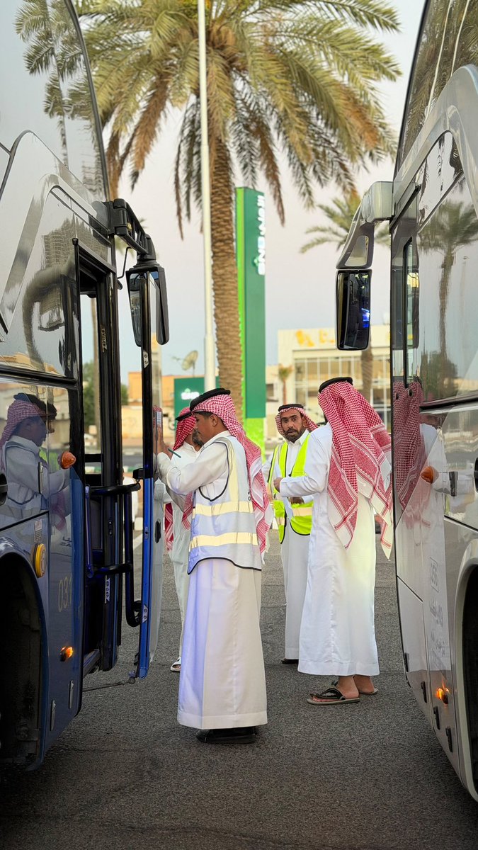 umrah_222's tweet photo. من حائل… إلى أطهر البقاع. 🕋
مشهدٌ يتجدد… وأثرٌ لا ينقطع.

انطلقت فجر اليوم الخميس 24 / محرم
6 باصات تقل 300 معتمر ومعتمرة
 متجهةً إلى بيت الله الحرام 
بتنظيم فريق ساهم التطوعي

#فريق_ساهم_التطوعي #حائل #العمره_المجانيه_بحائل https://t.co/XyEwjjJ8T7