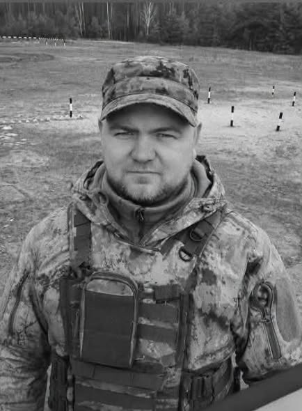 pogrebeckij's tweet photo. Сьогодні Львівщина прощається зі захисниками:
📷 Сергій Іванів
Житель села Суховоля Зимноводівської громади Львівського району. Був учасником АТО. Служив у державній прикордонній службі на посаді заступника начальника другої застави другого відділу. Загинув 26 червня під час виконання бойового завдання поблизу населеного пункту Білий Колодязь Харківської області.
📷 Юрій Гейко
Житель села Туринка Жовківської громади Львівського району. Служив оператором безпілотних літальних апаратів екіпажу безпілотних авіаційних комплексів взводу ударних безпілотних авіаційних комплексів роти ударних безпілотних авіаційних комплексів 2 батальйону безпілотних систем військової частини А7031. Серце захисника зупинилось 2 липня під час перебування у лікарні.
📷 Роман Кушик
Житель Судовишнянської громади. Старший стрілець-оператор 3-го механізованого відділення 1-го механізованого взводу 2-ї механізованої роти військової частини А1962. Життя воїна обірвалося 14 листопада 2024 року в Краматорському районі Донецької області під час виконання бойового завдання.
📷 Валентин-Леонід Бандровський
Житель Дрогобича. Доброволець, служив у військовій частині А7014. Мав звання солдата, був майстром відділення технічного обслуговування бронетанкової техніки взводу технічного забезпечення самохідного артилерійського дивізіону.
Нагороджений Хрестом Сухопутних військ та нагрудним знаком «За мужність і відвагу» 66-ї окремої механізованої бригади. У вересні 2025 року звільнився з лав Збройних Сил України. Проходив реабілітацію та лікування. Серце захисника зупинилось 7 липня. Йому було 29 років.
Вічна та світла памʼять Героям