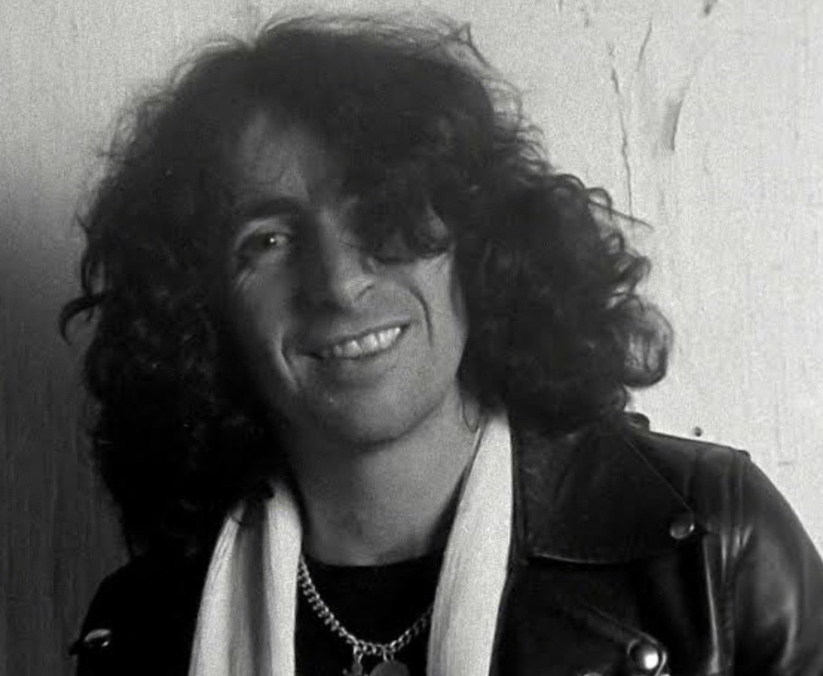 RockNRoLL_85's tweet photo. Happy birthday to Bon Scott!!! #ACDC https://t.co/5SGkyy2B2H