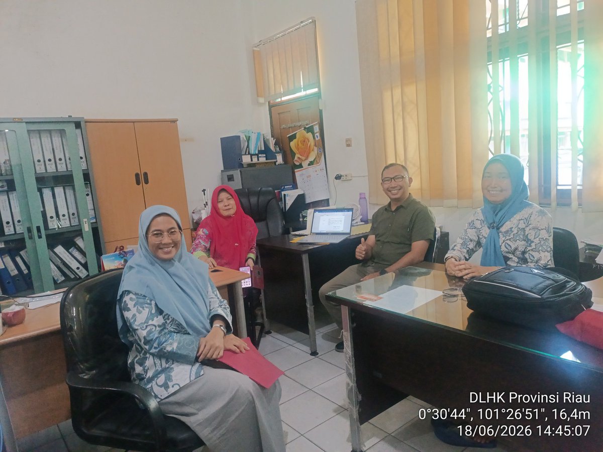 ardha_sys's tweet photo. 18-19062026.....Konsultasi dan Koordinasi terkait Program Adiwiyata ke DLHK Provinsi Riau di Pekanbaru https://t.co/kp1SCoI1n8