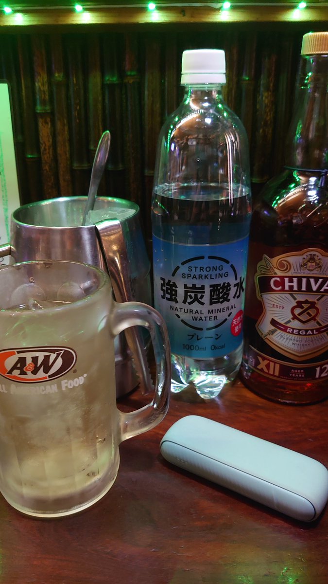 toru47711's tweet photo. 左の足の親指の付け根が痛むんだけどっ‼️😁

コレって痛風かしら⤵️
🍻🍻🍻
尿酸値で医者から言われた事無いけどね😰

呑んでます～🎶⤴️😘 https://t.co/cRb8n4ursS