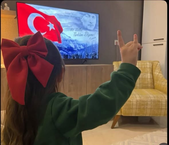 Manastigin2's tweet photo. Gül yetişir bahçe güzelleşir, Kız yetişir vatan güzelleşir." https://t.co/820cCjLQos