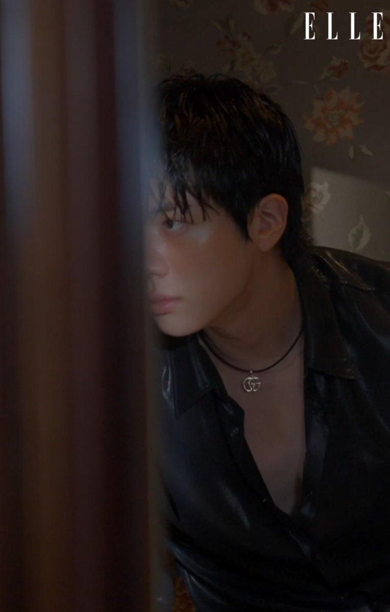 nightstar1201's tweet photo. Gucci Jin is coming!!!!!!!!!!!!!!!!!
ELLE's Gucci Jin cover is coming. We await the noble wolf standing beneath the moonlight.
#JinxElle #JinxGucci @gucci @BTS_twt 
#방탄소년단진 https://t.co/NYfJfJ7ZVl
