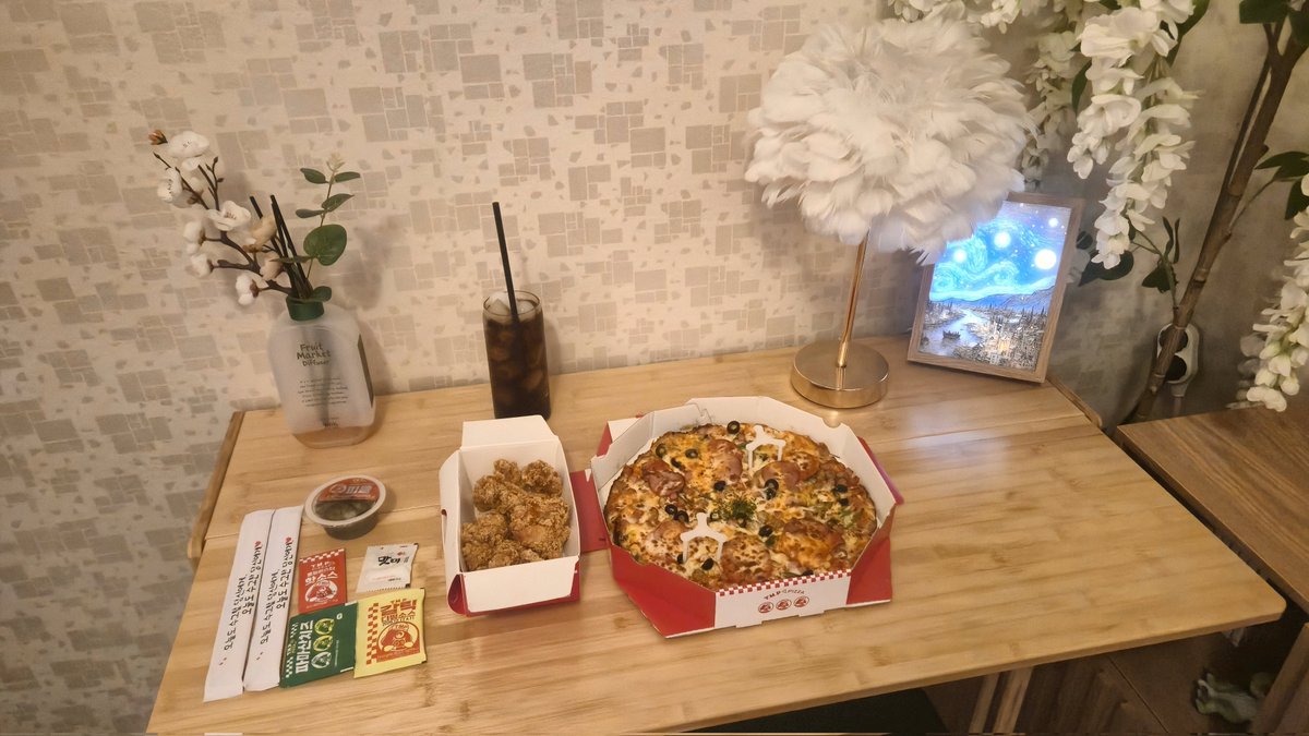 soldog15's tweet photo. 간만에 집에 혼자라 시킨 피치 https://t.co/STS5seMpgy