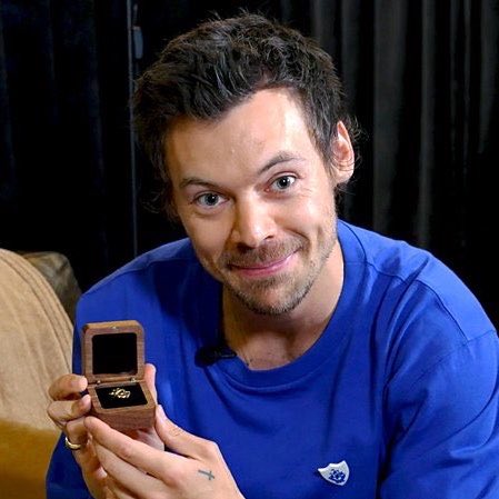 sluttyshortsrry's tweet photo. Who’s going to tell that little baby who watched Blue Peter after school that he finally got the badge? https://t.co/DpHGnDSECp