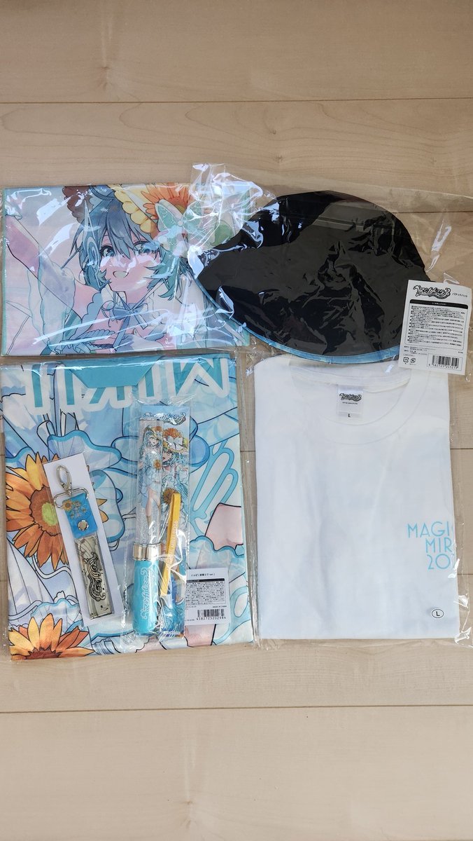 72Teson27520's tweet photo. マジミラのグッズ届いた～！

めっちゃ良い！

#初音ミク #マジミラ2026 https://t.co/6FTpvVQlzR