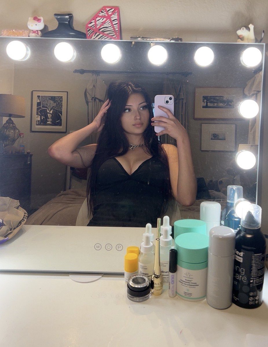 violetbutter_'s tweet photo. outfit inspired by black eyeliner, thrift store lighting, and unresolved tabs https://t.co/7kla4LDa3B