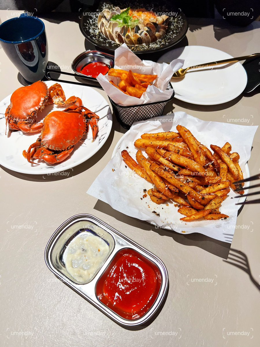 umenday's tweet photo. 很久之前跟小鹿吃過飯🦌
每道料理都很棒都有奶香味
想吃蛤蠣螃蟹想吃薯條？都點..
我很快樂 這是個美好的約會👍
（而且那個嘴唇真的讓我石更火暴🥴 https://t.co/v7enkgMplq