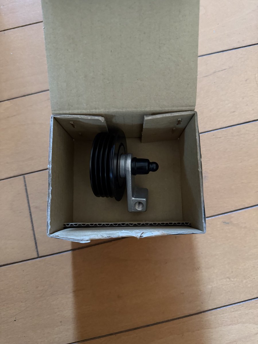 5033_ha's tweet photo. ヴィヴィオ用のA/C.オルタのテンショナープーリーメーカー在庫が7/6時点でラス2らしいです。（品番73130KC000）
その内1つは私が買いました
なのでラス1です https://t.co/p7gmqzR1Jz