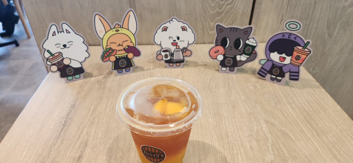 bee231921's tweet photo. 本日レベルアップ✨
ということで、行ってみたかったお店でランチ🍴

帰りのコーヒーは2日続けてのTULLY'Sへ☕🩷(笑)
マンゴー🥭美味しかった。
パネルも写真撮りやすいように別室(？)用意されてた🤭

#TXT #PPULBATU #タリーズコラボ
@PPULBATU_TXT https://t.co/P4SulaeBCD