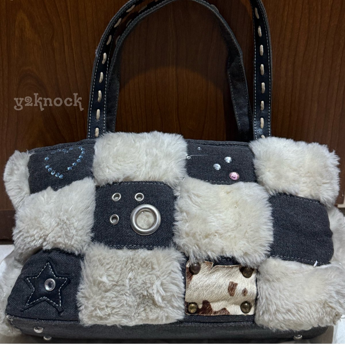 y2knock's tweet photo. ㅤㅤㅤㅤ
   ♥︎ Little Accessories Patchwork Tote. (y2k bags) 📞
           Minus beads sebagian copot

                       Price : 85K

★ Order by DM / 🍊 (+admin fee) https://t.co/GV11xlPpqO