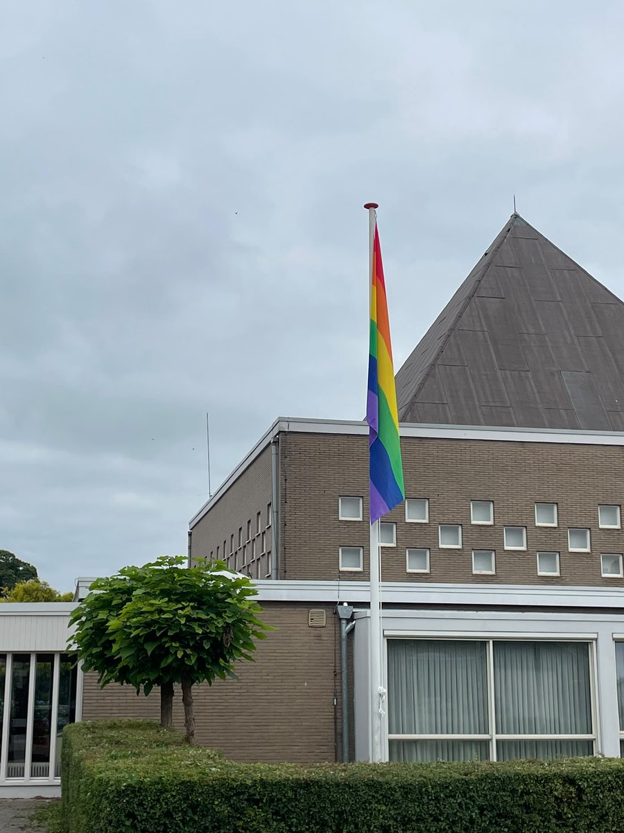 bjdokter's tweet photo. Er is hoop 🏳️‍🌈

Naastenliefde vanuit lokale samenleving in top, bij De Kruiskerk in #Wezep #Oldebroek

#hetkanwel #regenboogvlag https://t.co/h9GL1adYuM