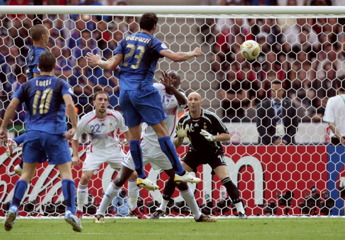 OptaJean's tweet photo. 20 - Il y a 20 ans jour pour jour, la France est devenue face à l'Italie le finaliste ayant subi le moins de tirs cadrés (1) tout en ne remportant pas la finale de la Coupe du Monde.

7 tirs subis, c'est aussi le plus faible total pour un finaliste malheureux depuis 1966.

Cauchemar.