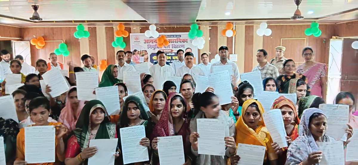 cdokasganj's tweet photo. जनपद #कासगंज में मा0 विधायक अमांपुर, मुख्य विकास अधिकारी, कासगंज एवं खण्ड विकास अधिकारी अमांपुर की गरिमामयी उपस्थिति में आंगनवाड़ी सहायकाओं को नियुक्ति पत्र वितरण कार्यक्रम के फोटोग्राफस। @UpRuralDev @DyCMGoUP @CMOfficeUP @DmKasganj https://t.co/19vDaXC6Lu