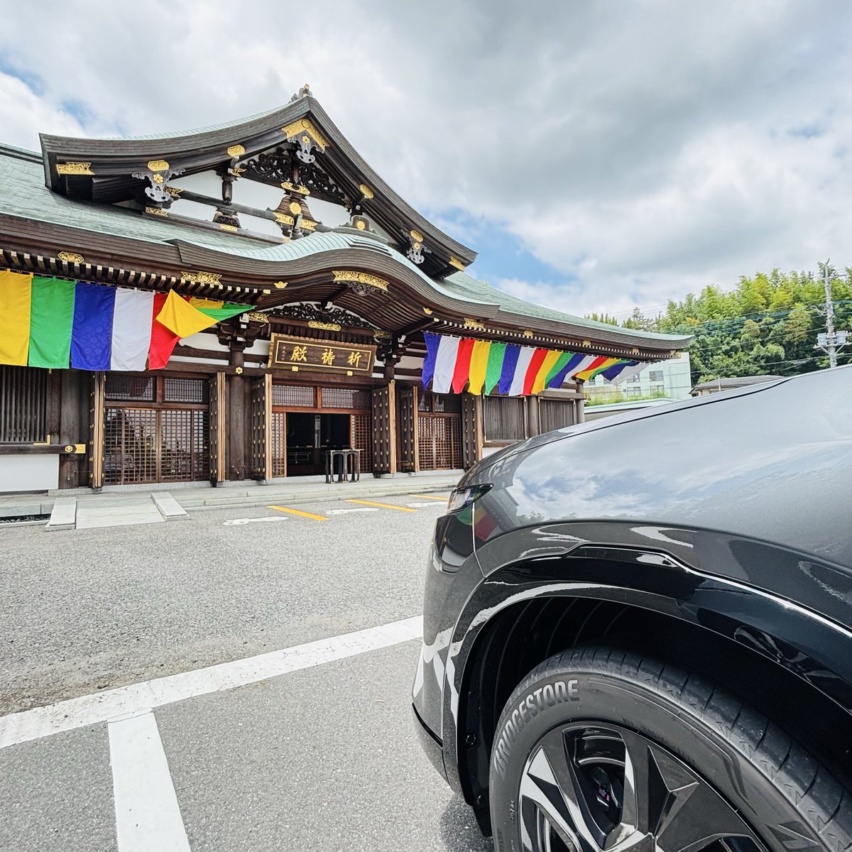 CX5KM39's tweet photo. 新型CX-5くん、今日は大安ですので"成田山"にて交通安全祈願の御祈祷をしてもらいました！！！

「仏心でにぎる、ハンドル事故はなし」

身に沁みるおもいですう。 https://t.co/HuSTjm9zKF