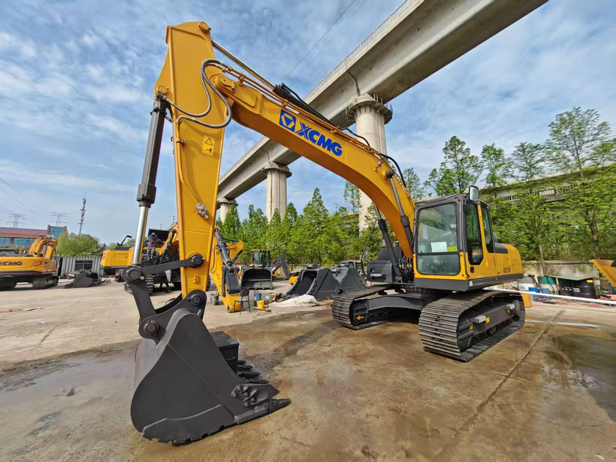 Ciel001204's tweet photo. 🚜 Two Powerful Solutions for Mining Projects.
🔹 XE215G – 21 Ton Excavator
🔹 XE310D – 30 Ton Excavator
🌍 Widely used in Madagascar, DR Congo, Zimbabwe, and other African mining markets. 
#XCMG #XE215G #XE310D #Excavator #Mining #NickelMining #CopperMining #CobaltMining https://t.co/bqkJRD6wF2