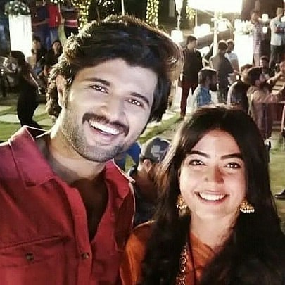 RowdyAura's tweet photo. BTS photo both Cuties #VijayDeverakonda and #Rashmikamandanna from #Dearcomrade sets https://t.co/HK4Ow1Hdyi