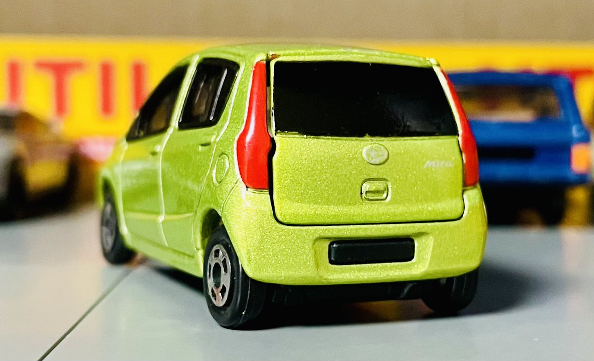 _urataro_'s tweet photo. トミカ　DAIHATSU Mira

7代に渡ってモデルチェンジをした上、ミライース、ミラジーノと言った派生モデルまで展開していたにも関わらず、、、通常トミカでは7代目が最初で最後のモデル化(アルトですら何機種かモデル化されてるのに)

見た感じ実車よりも全体的に丸みを帯びてて可愛さが増してます https://t.co/E3geOVKfTQ