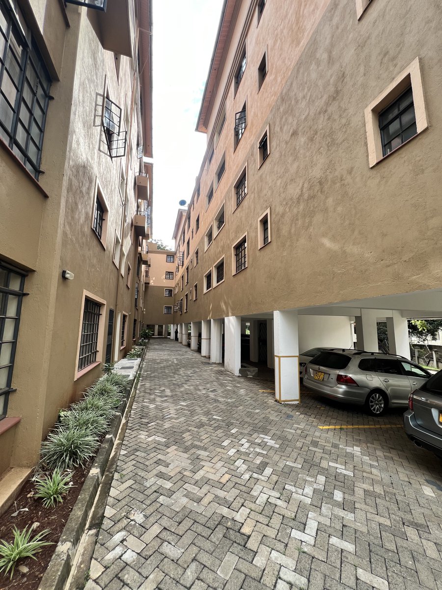 b0rntiredd's tweet photo. i miss my bnb in nairobi https://t.co/bvHFRuDjW6