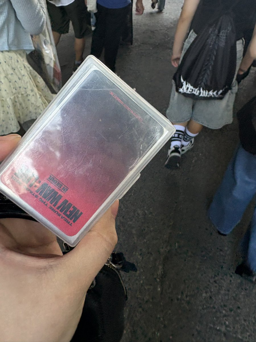 jinruiminamenri's tweet photo. 【拡散希望】
隣に座っていた中国のお姉さんの落とし物だと思います
めちゃくちゃレート高いカードばっか入ってたので本当に見つかって欲しい😭
これ見てたら連絡欲しいです💦

我覺得是坐在旁邊的中國姐姐丟的東西。

因為裡面全是匯率非常高的卡，所以真的希望能找到😭

看到這個的話，希望能聯絡我💦

#treasure
#丟失的東西
#拡散希望