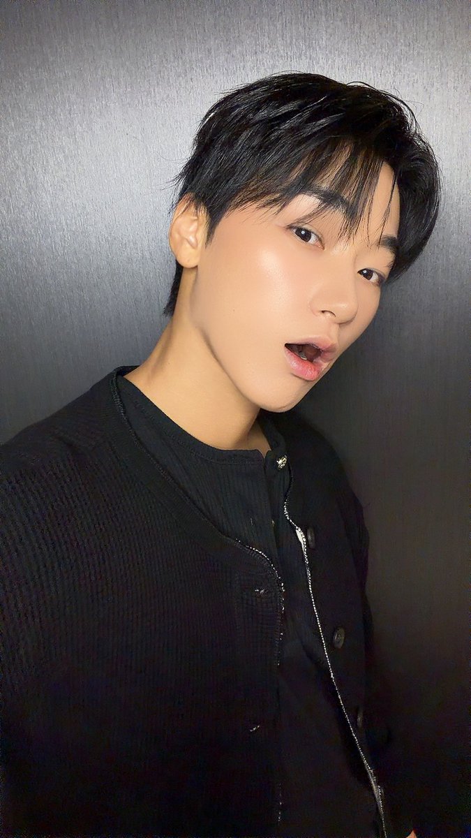 ATEEZofficial's tweet photo. [📷] SAN B-DAY PARTY
  
티니야 고마워어어어 🎂🙏
  
#ATEEZ #에이티즈 #SAN #산 https://t.co/tJE0sDglPL