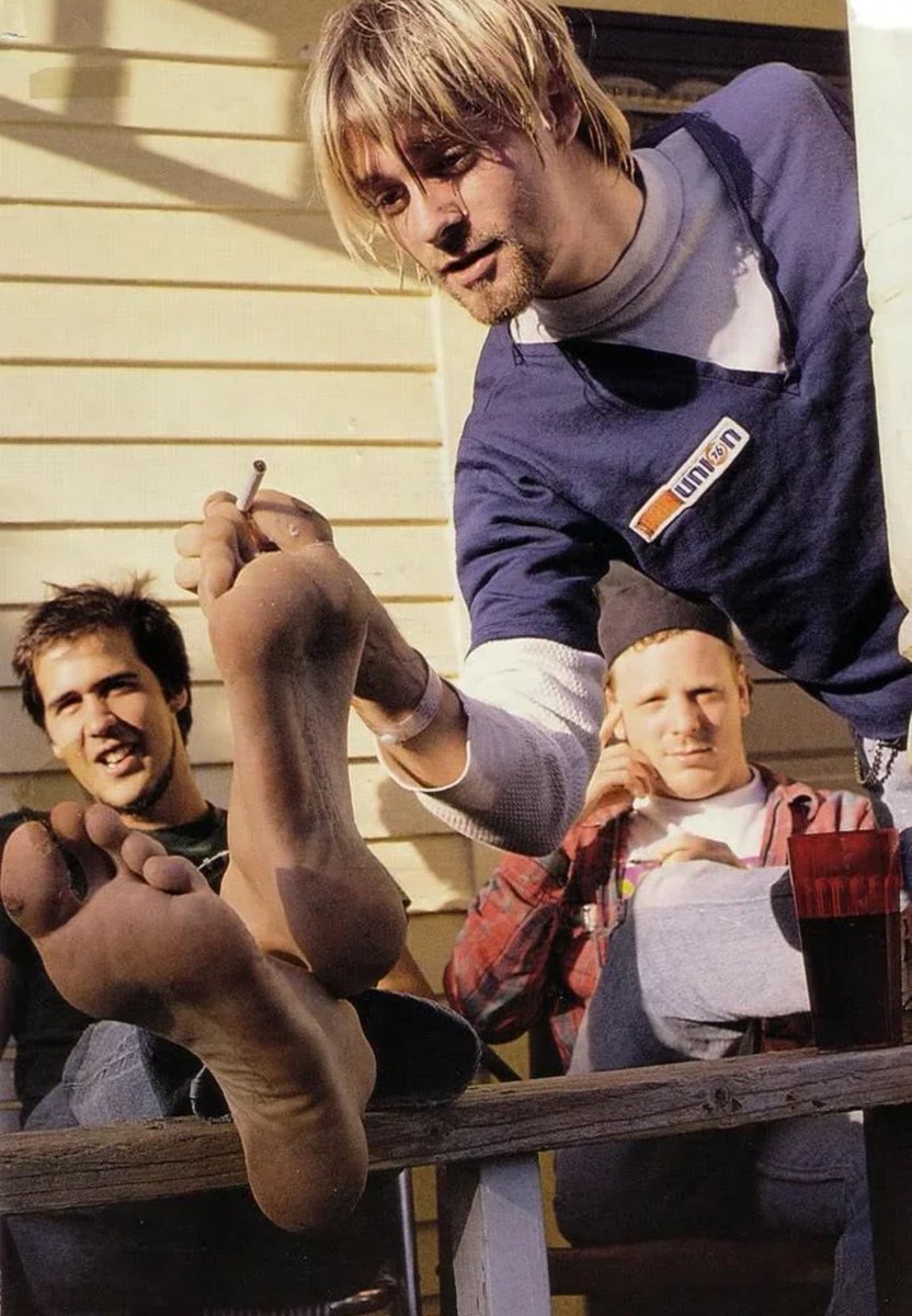 MaleFeetHub's tweet photo. Krist Novoselic (Size 14) https://t.co/NlO73b9xtz