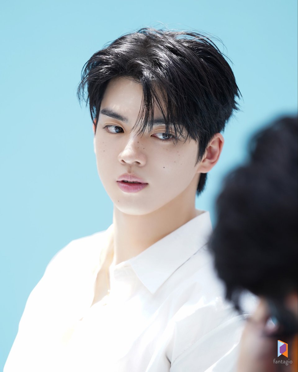 fantagiogroup's tweet photo. [#차준환][비하인드컷] #싱글즈 화보 촬영 현장

#CHAJUNHWAN https://t.co/8A2LSjVqvF