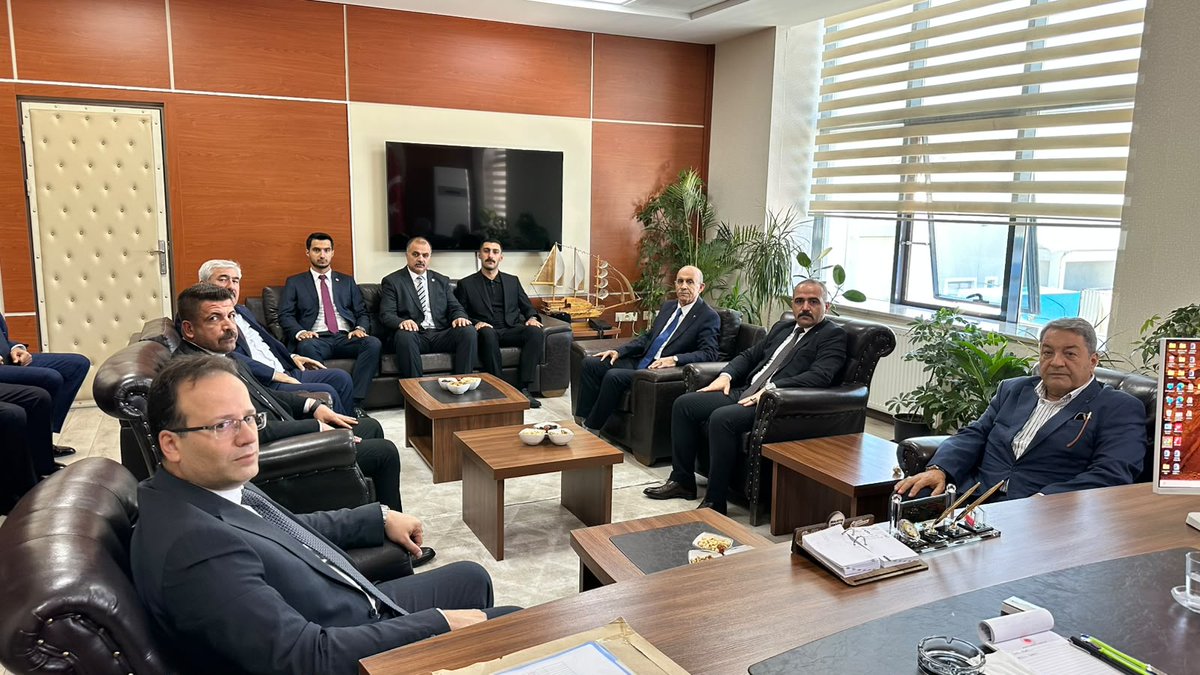 MehmetFendogluu's tweet photo. Malatya Cumhuriyet Başsavcımız Ömer Mete’yi makamında İl Başkanımız, Ülkü Ocakları İl Başkanımız, Battalgazi ve Yeşilyurt İlçe Başkanlarımız ve İl Yönetim kurulu üyelerimizle ziyaret ettik. https://t.co/3jzbHyD5uh