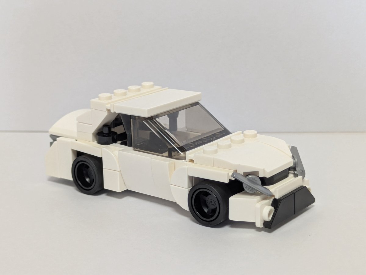 you8suke6ldd's tweet photo. レゴを再開して5年目の節目に、手持ちのパーツでトヨタ・マークX GR SPORTを作ってみました。

（2022年4月に一度作りかけたものを起こしてフルリメイク）

#4wlc　#LEGO https://t.co/mvHyuuyoXM