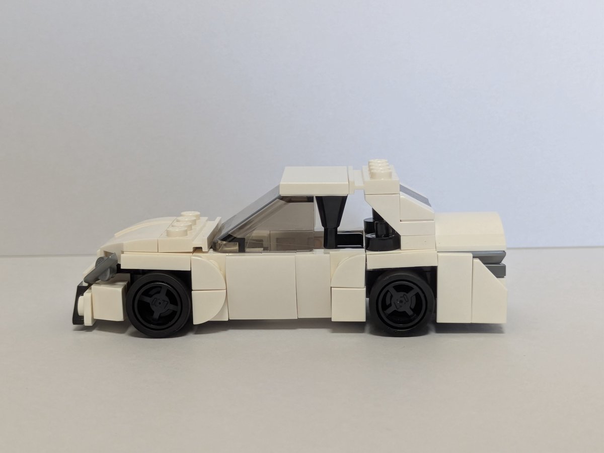 you8suke6ldd's tweet photo. レゴを再開して5年目の節目に、手持ちのパーツでトヨタ・マークX GR SPORTを作ってみました。

（2022年4月に一度作りかけたものを起こしてフルリメイク）

#4wlc　#LEGO https://t.co/mvHyuuyoXM