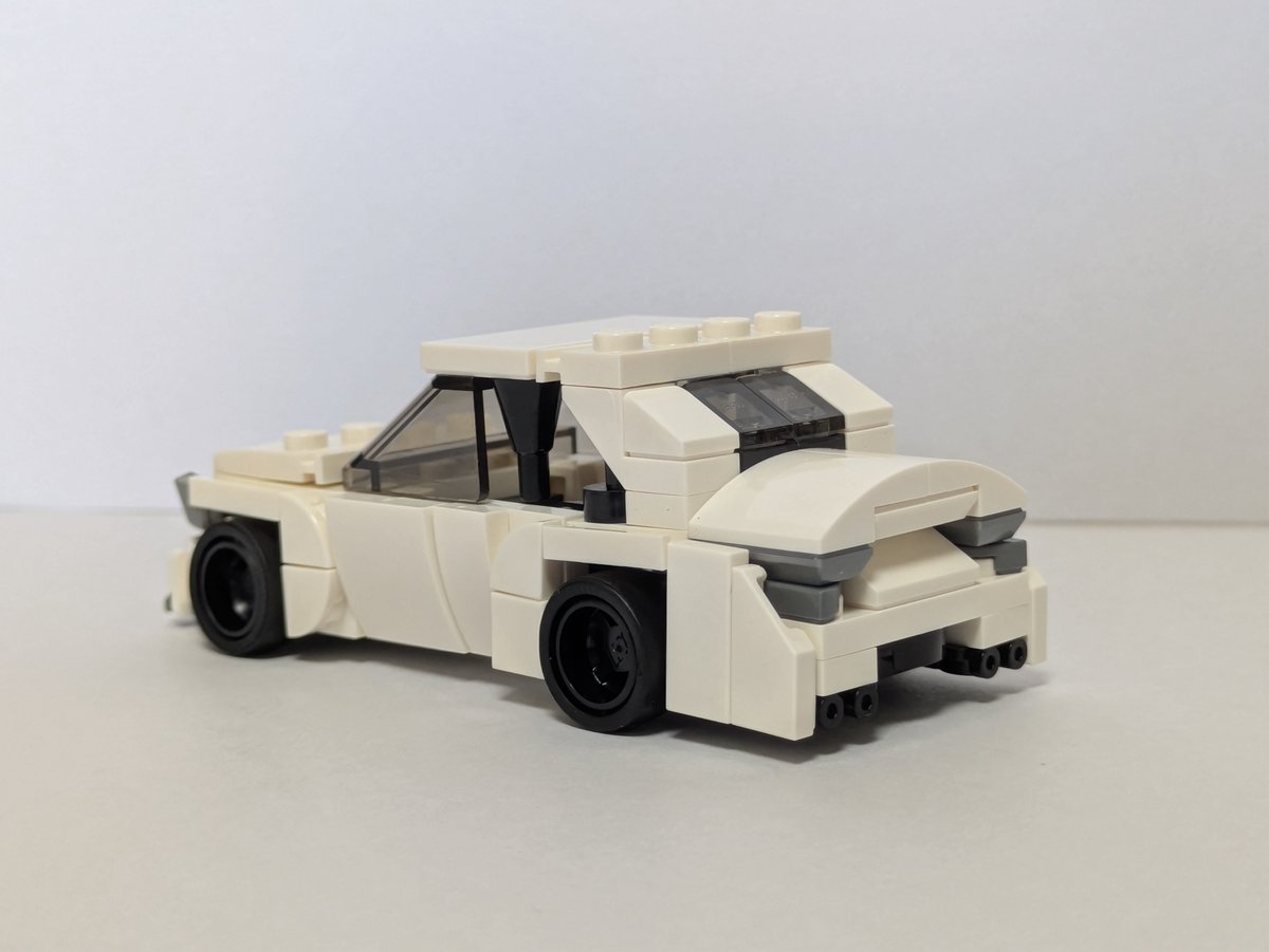 you8suke6ldd's tweet photo. レゴを再開して5年目の節目に、手持ちのパーツでトヨタ・マークX GR SPORTを作ってみました。

（2022年4月に一度作りかけたものを起こしてフルリメイク）

#4wlc　#LEGO https://t.co/mvHyuuyoXM
