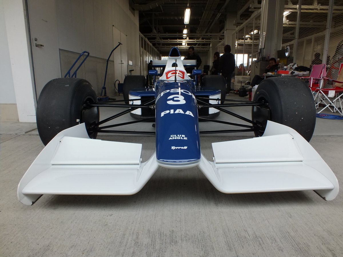 flatouthp's tweet photo. 2013年撮影、ティレル019フォード
ローアングルもほどほどにw
#f1 #f1jp #sformula #supergt #carphotography #写真好きな人と繋がりたい #モータースポーツ https://t.co/6OIUiIJAcF https://t.co/OwZtJjlp1z