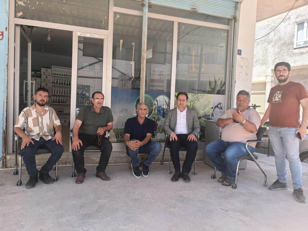Akparti_hilvan's tweet photo. 📍 Gönüllere dokunan her ziyaret, yarınlara kurulan en güçlü köprüdür.

İlçe Başkanımız Selahaddin Eyyüb Toprak, yönetim kurulu üyelerimiz ile birlikte;

📍 Karacurun Mahallesi / Faruk Bayrak Caddesi

Kıymetli hemşehrimiz Abdurahman Taştan’ı ziyaret ederek hasbihâl ettik.

Samimi misafirperverlikleri ve hoş sohbetleri için kendilerine teşekkür ediyor, birlik ve beraberlik içerisinde hemşehrilerimizle gönül bağımızı güçlendirmeye devam ediyoruz.

#SevdamızHilvan 

@RTErdogan @Akparti @bybekirbozdag 
@abuyukgumus 
@hakanaksu058
@farukaytek
@milhamigunbegi 
@AEminOnenOfis @ProfDrDusak @ibrahimeyyupogl @malicevheri @CYAZMAC @HikmetBasak_63 @av_mfaruk @Malikurt14 @FIRATKORAN @akpartiurfa @Kamal1Nuri @SEToprak_