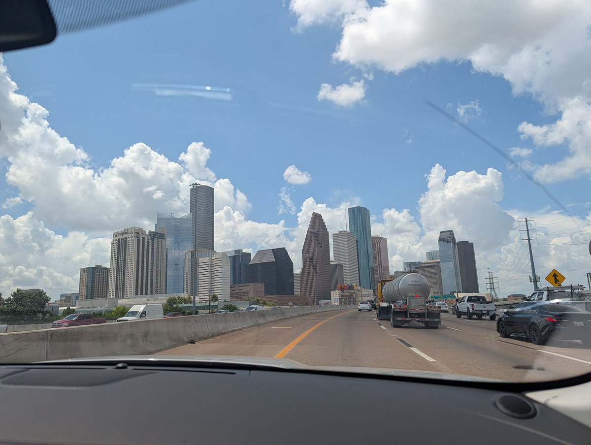 dnotreply's tweet photo. At Houston https://t.co/hZLb1lZCjI