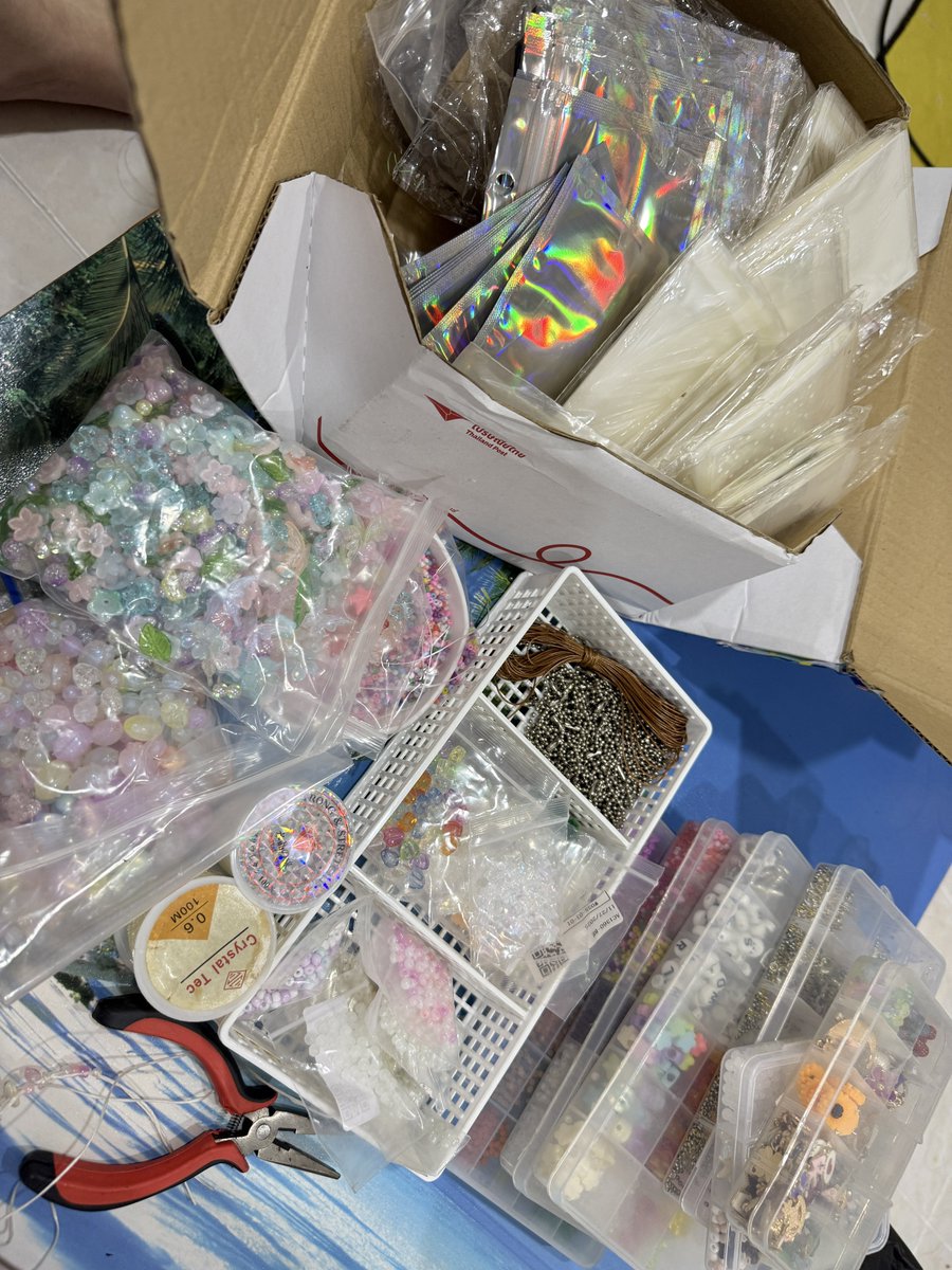 scintillateshop's tweet photo. โล๊ะกิจการ ไม่มีเวลาทำ 🥺
เหมา 1200 ส่งฟรี ได้หมดในรูป (( พต ในเมนชั่น ))

#แหวนลูกปัด #กำไลลูกปัด #รับทำgiveaway #รับออกแบบของแจก #รับทําของปัจฉิม #รับทําของแถม #รับทำของแจก https://t.co/4LSxPylawo