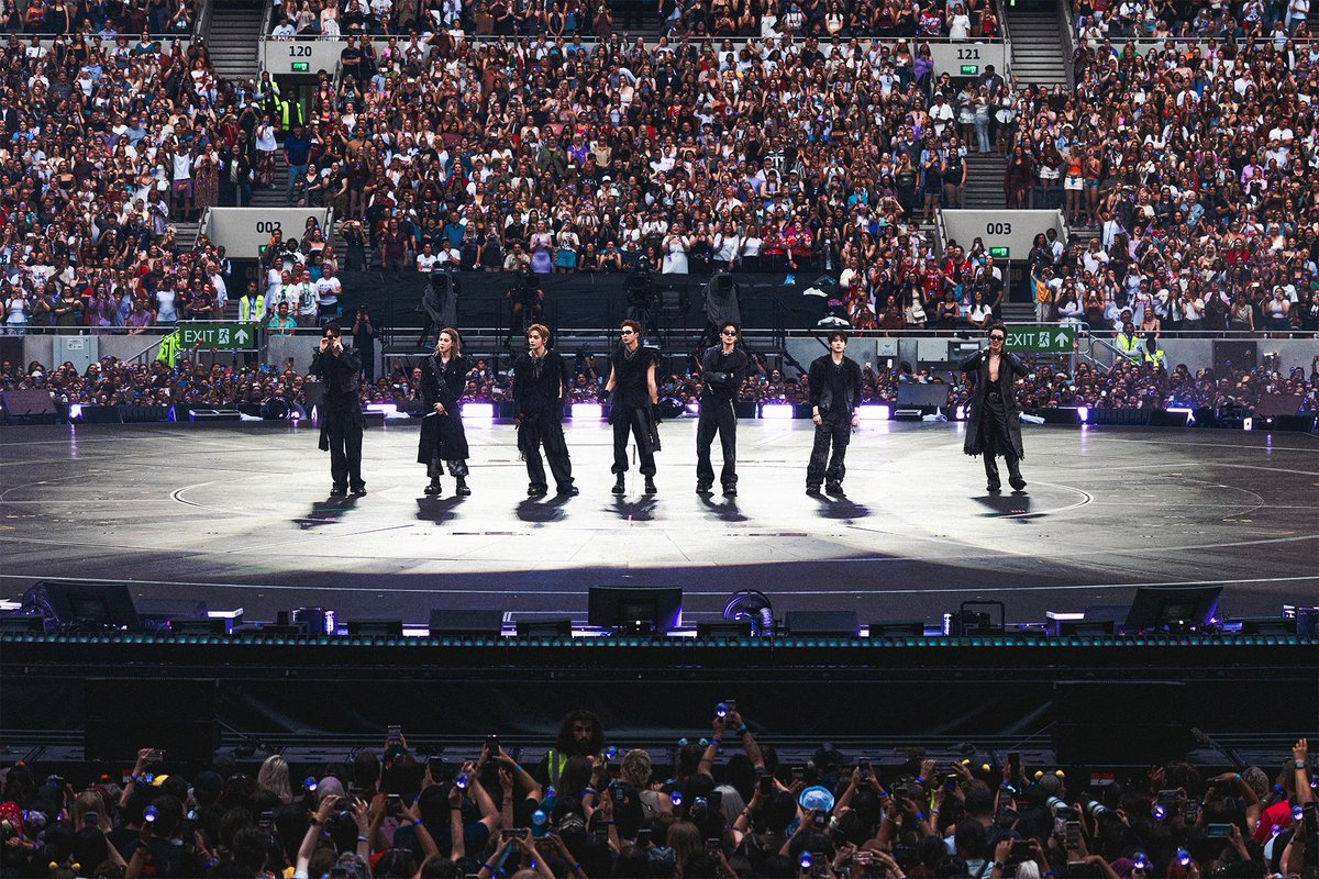 oricon's tweet photo. BTS、ロンドンで“記録”樹立！

トッテナム・ホットスパー・スタジアムで
約13万人の観客を動員
→1回あたりの来場者数が最多に✨️

「みなさんの情熱のおかげ」💜
https://t.co/x8EK3xANyA https://t.co/sCIBJvceVO