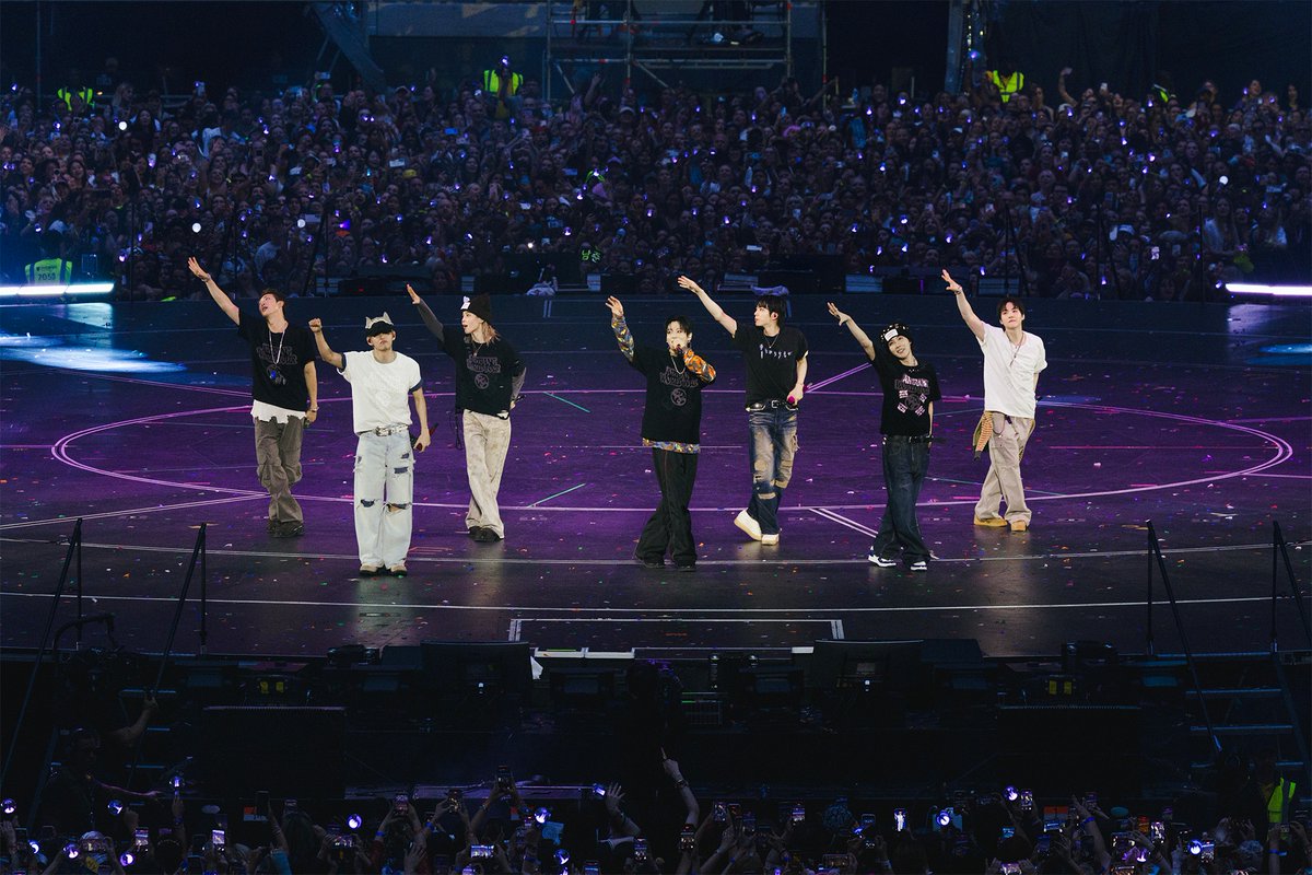 oricon's tweet photo. BTS、ロンドンで“記録”樹立！

トッテナム・ホットスパー・スタジアムで
約13万人の観客を動員
→1回あたりの来場者数が最多に✨️

「みなさんの情熱のおかげ」💜
https://t.co/x8EK3xANyA https://t.co/sCIBJvceVO