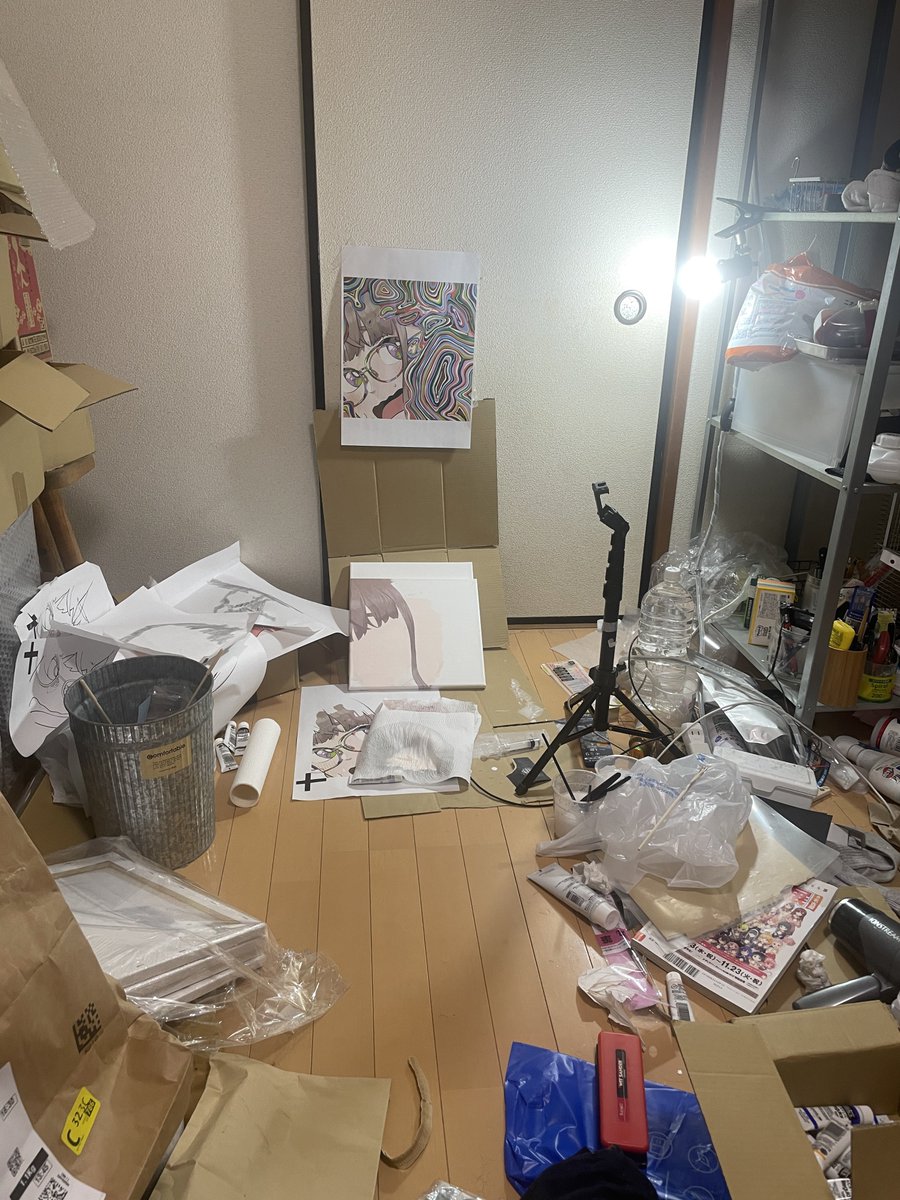 SENGPIE's tweet photo. 汚部屋で申し訳ねえがやしきさん新作ジャケのメイキングめいたものを…（1/3） https://t.co/D1zxerhsJF