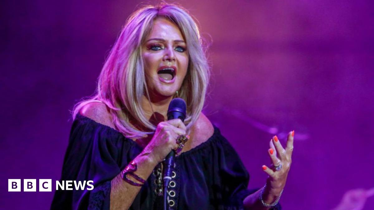BBCBreakfast's tweet photo. Bonnie Tyler, known for hits including Total Eclipse of the Heart, has died at the age of 75.
 In May, the south Wales-born singer was placed into an induced coma after emergency intestinal surgery in Portugal

https://t.co/D3cIIQIMaV https://t.co/e1oYt3tV1h