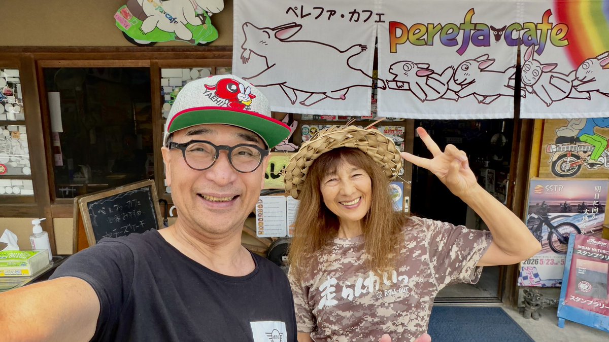 amu_kiyo's tweet photo. 松本へ来たらペレファカフェ♪
焼きそば食べてアイスリーシー食べて満足😊
そしてマンガ『スーパーカブRei』は礼子さんのことだということを今日知った‼️
モトモトミーティングで今年も行われる『礼子生誕祭』のポップにサイン書いてたょ✍️
今日もパワーをありがとう❣️
#ペレファカフェ #三好礼子 https://t.co/8MwaQV2Nq3